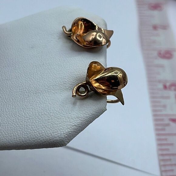 Vintage 1/20 th 12K G.F. Screw back earrings - Picture 2 of 7
